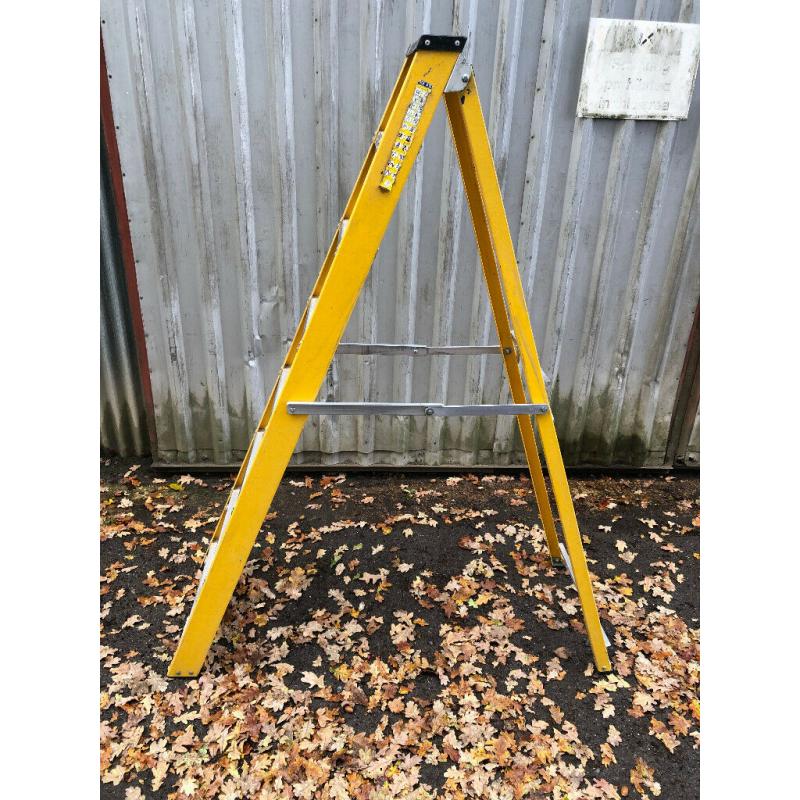 LYTE STEP LADDER 8 TREAD 1.65m