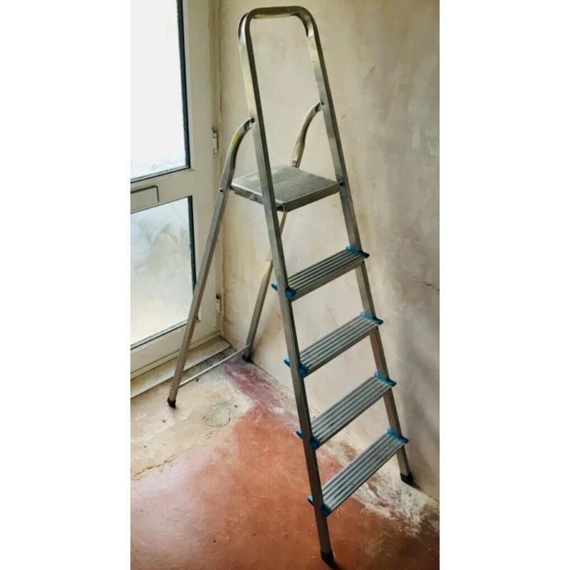 Large step ladders for sale with 4 steps and top platform Home DIY