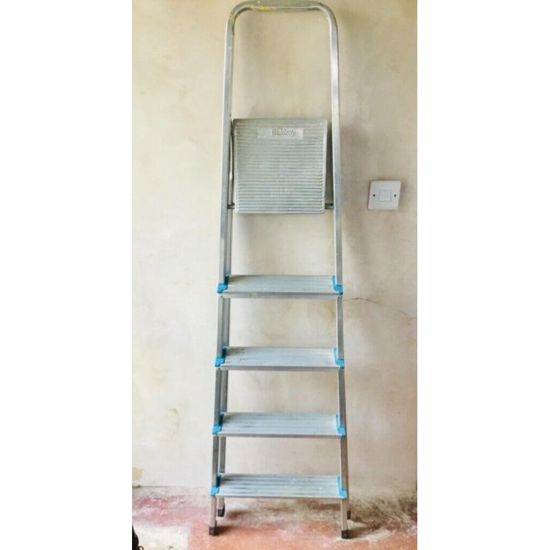 Large step ladders for sale with 4 steps and top platform Home DIY